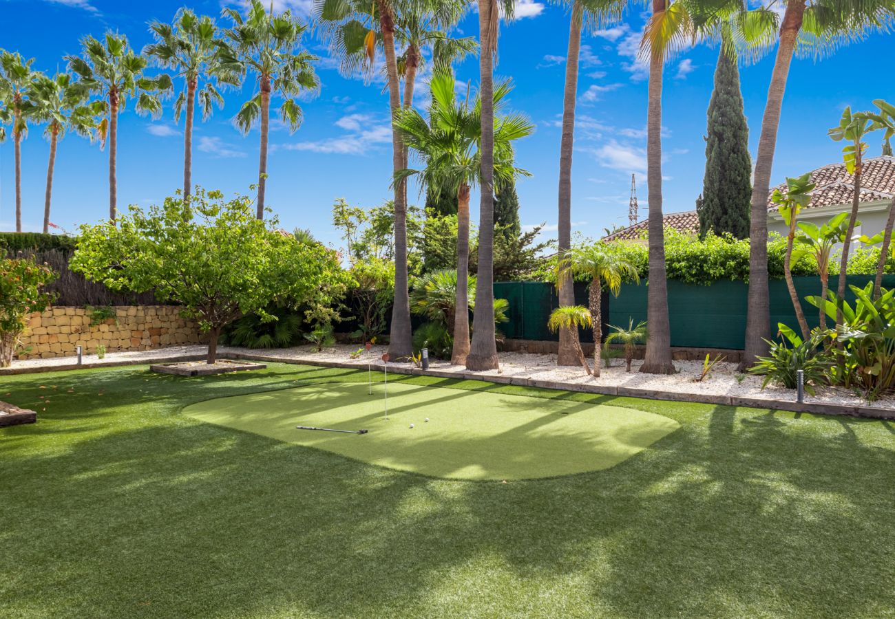 Villa i Estepona - Villa Paraiso - Gym | Putting Green | Heated Pool