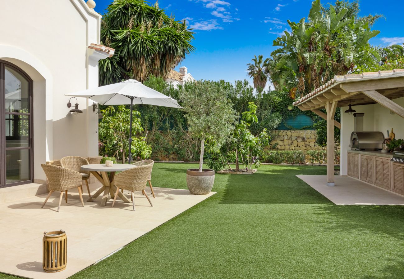 Villa i Estepona - Villa Paraiso - Gym | Putting Green | Heated Pool