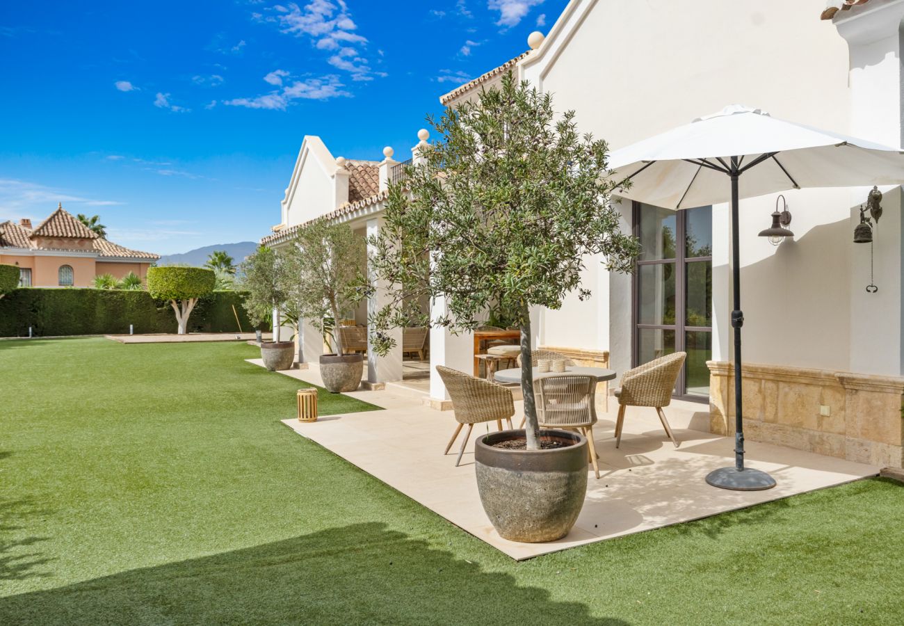 Villa i Estepona - Villa Paraiso - Gym | Putting Green | Heated Pool