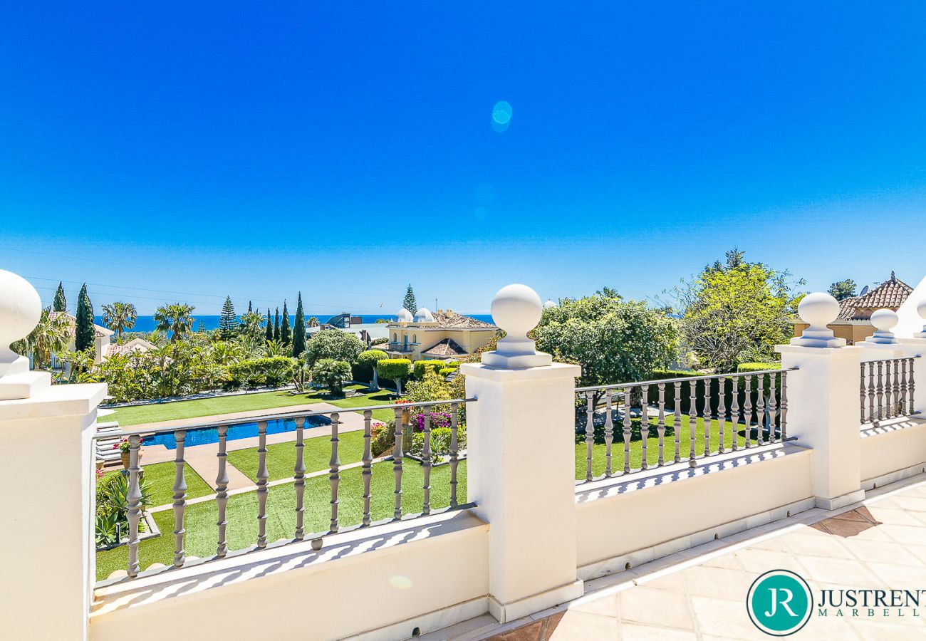 Villa in Estepona - Villa Paraiso - Gym | Putting Green | Heated Pool