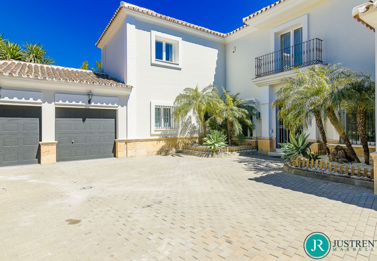 Villa in Estepona - Villa Paraiso - Gym | Putting Green | Heated Pool