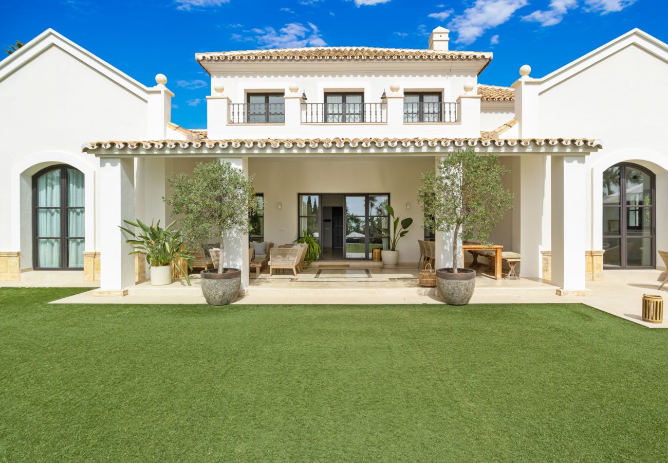 Villa in Estepona - Villa Paraiso - Gym | Putting Green | Heated Pool