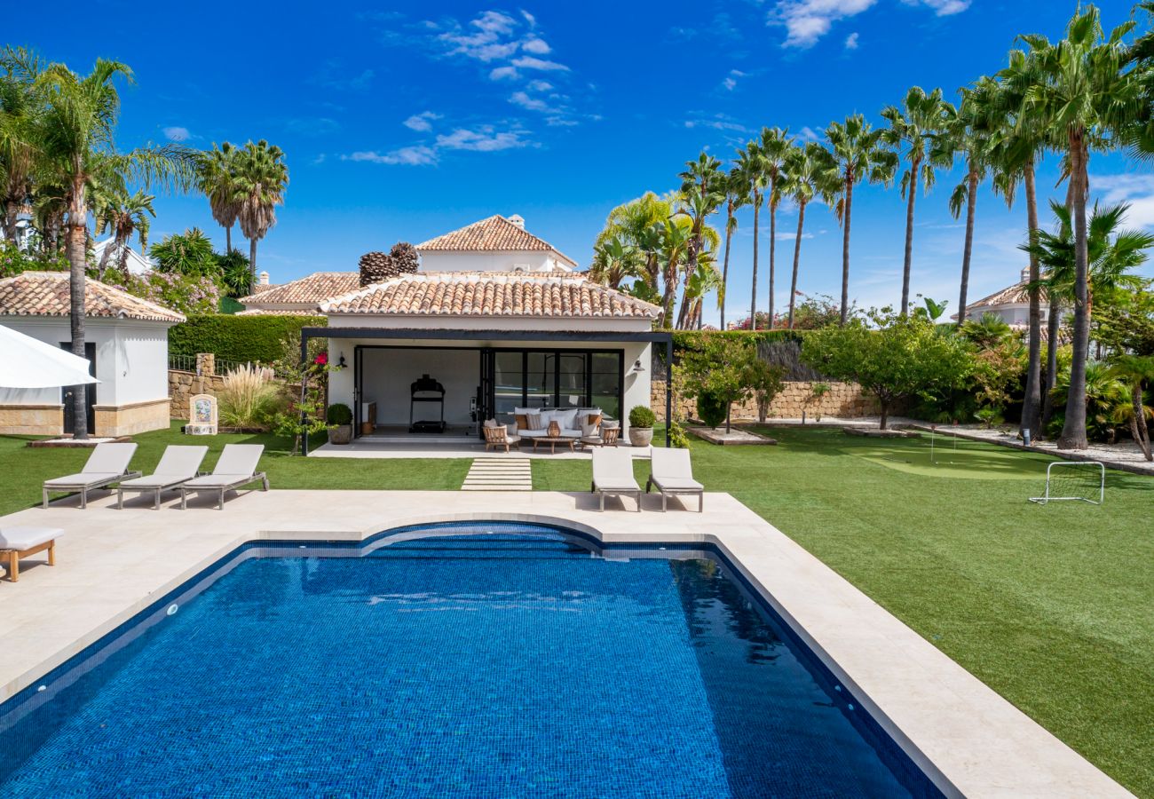 Villa in Estepona - Villa Paraiso - Gym | Putting Green | Heated Pool