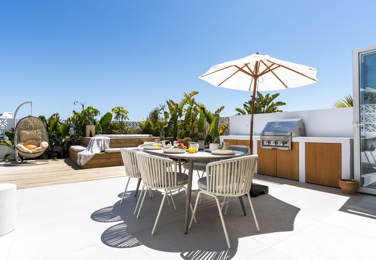 Townhouse in Marbella - Playa Bella - Designer Beach Escape